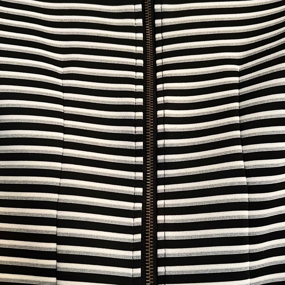 Striped stretchy minidress - Picture 7 of 9